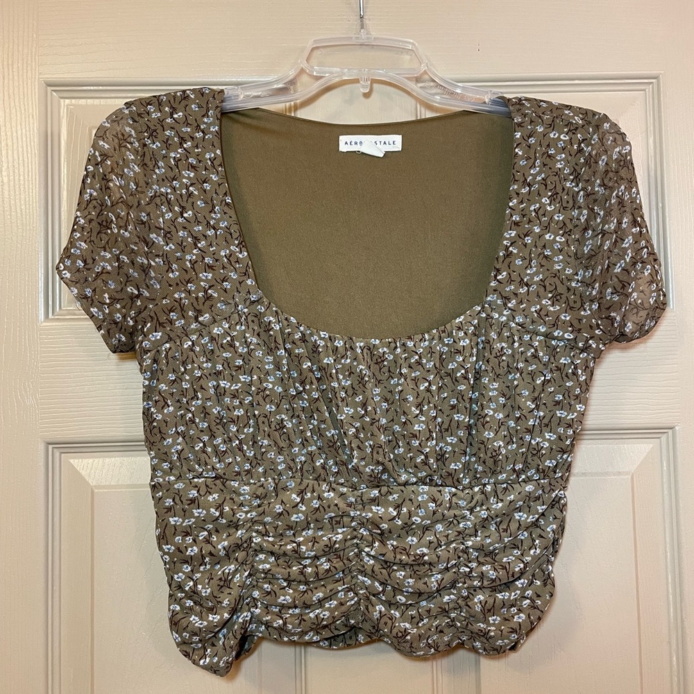 Aeropostale Brown and White Ruched Short Sleeve Floral Crop Top, Size Medium